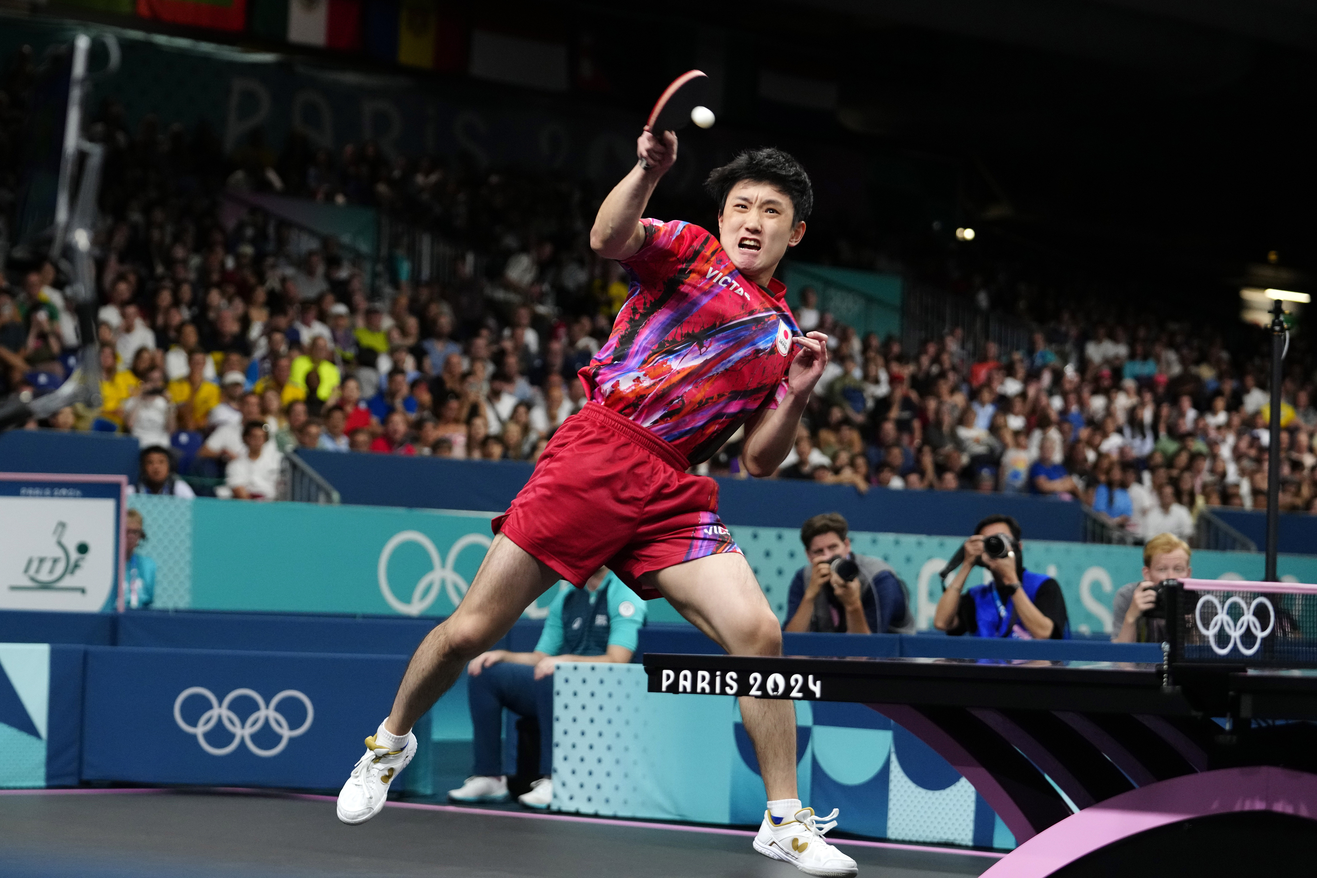 中国乒乓球队强势英国乒乓球队，张本智和完成帽子戏法