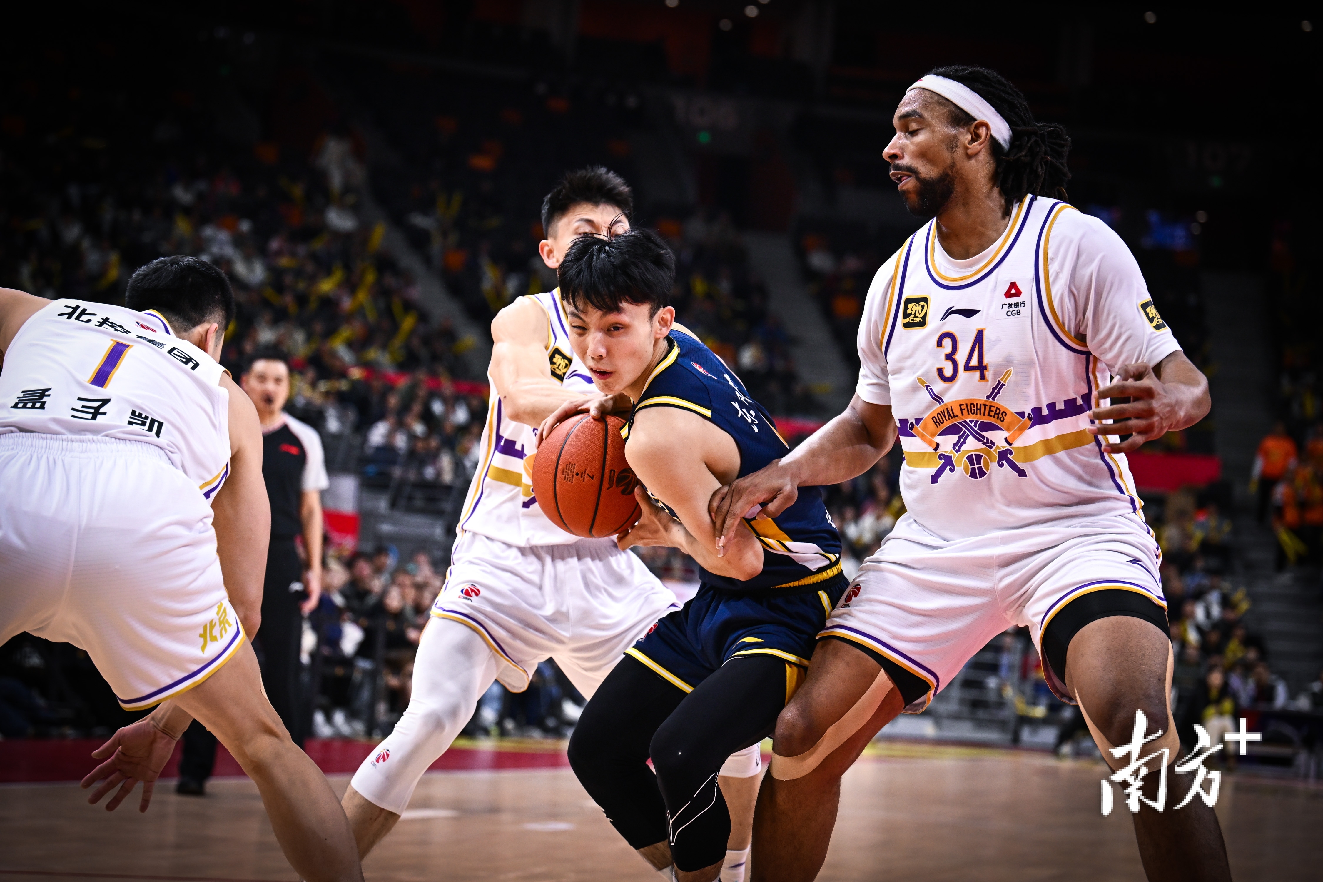 LOL英雄联盟投注竞猜-主控球员带领球队逆袭，战胜劲敌