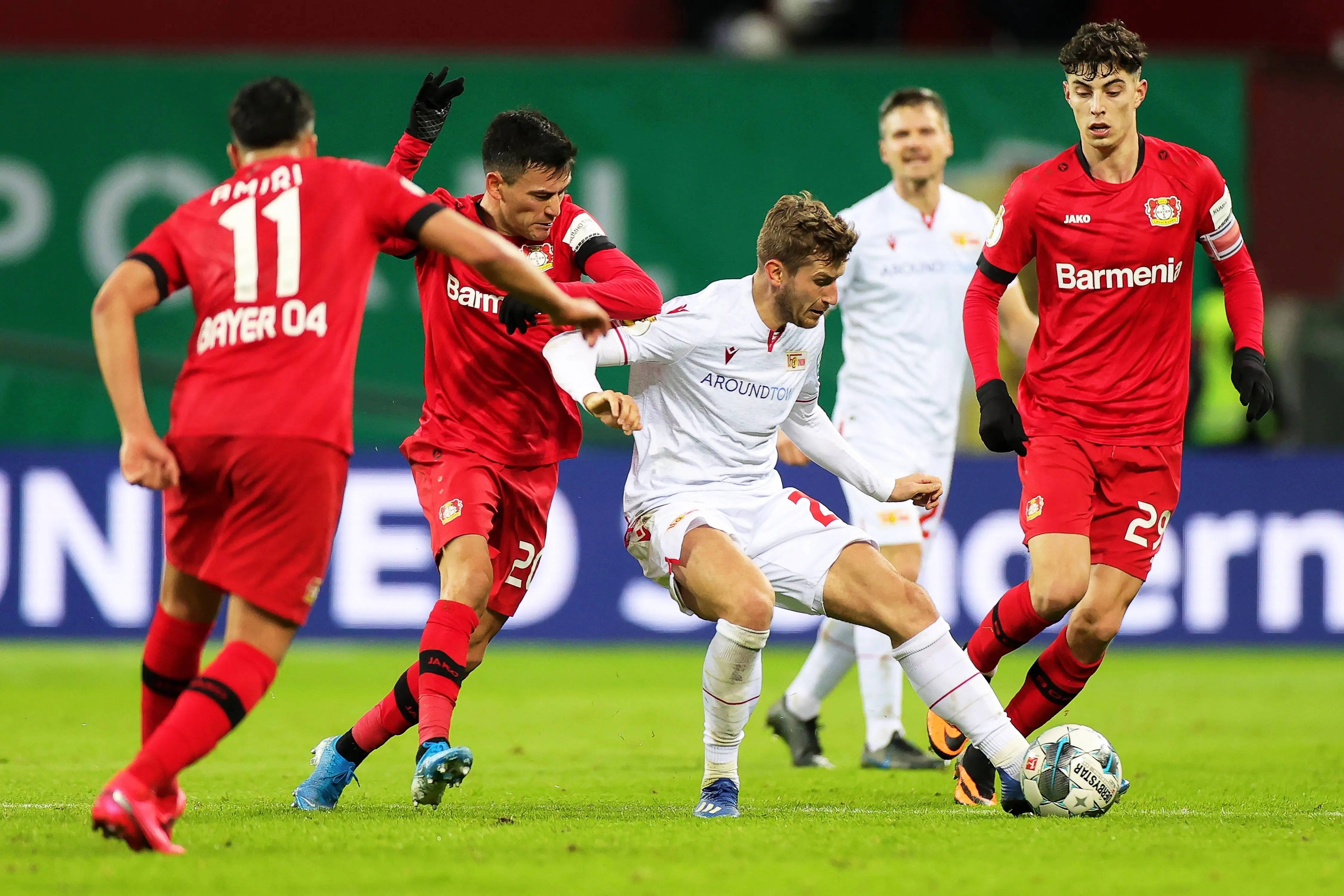 主控球员带领球队逆袭,战胜劲敌 主控球员带领球队逆袭,战胜劲敌