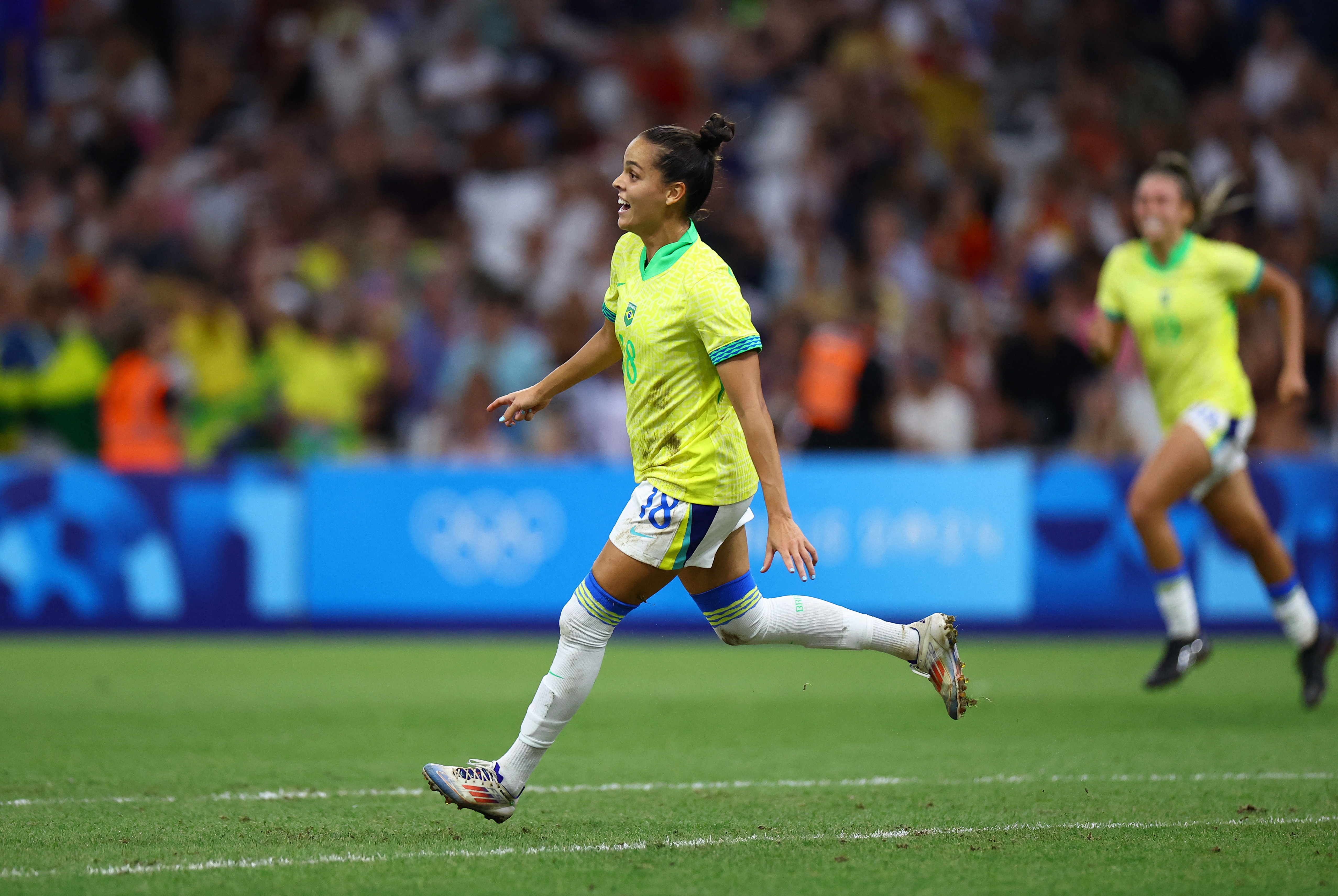 西班牙女足士气高昂,全面战胜对手 西班牙女足士气高昂,全面战胜对手