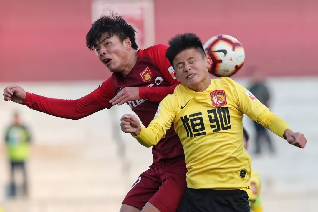 广州恒大力挫河北华夏,客场斩获宝贵3分 广州恒大力挫河北华夏,客场斩获宝贵3分