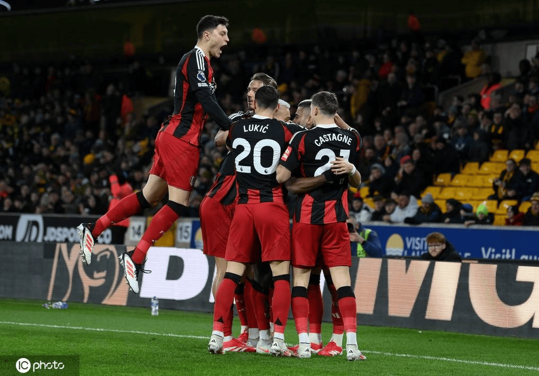 球队士气高昂,精彩对决一触即发 球队士气高昂,精彩对决一触即发