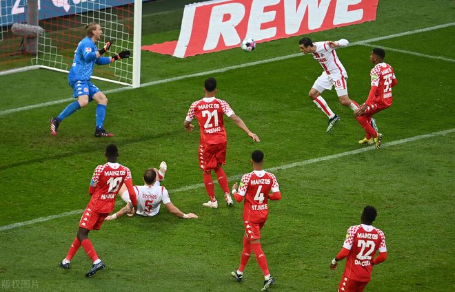 包含针对战术问题,法甲比赛中的教练团队展开讨论的词条 包含针对战术问题,法甲比赛中的教练团队展开讨论的词条