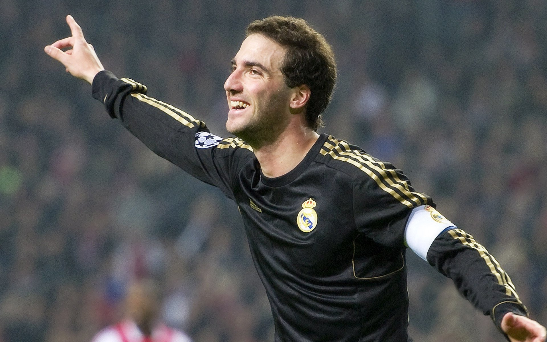 LOL英雄联盟直播-意甲焦点战之夜，布雷默—都灵城墙的沉默守护者