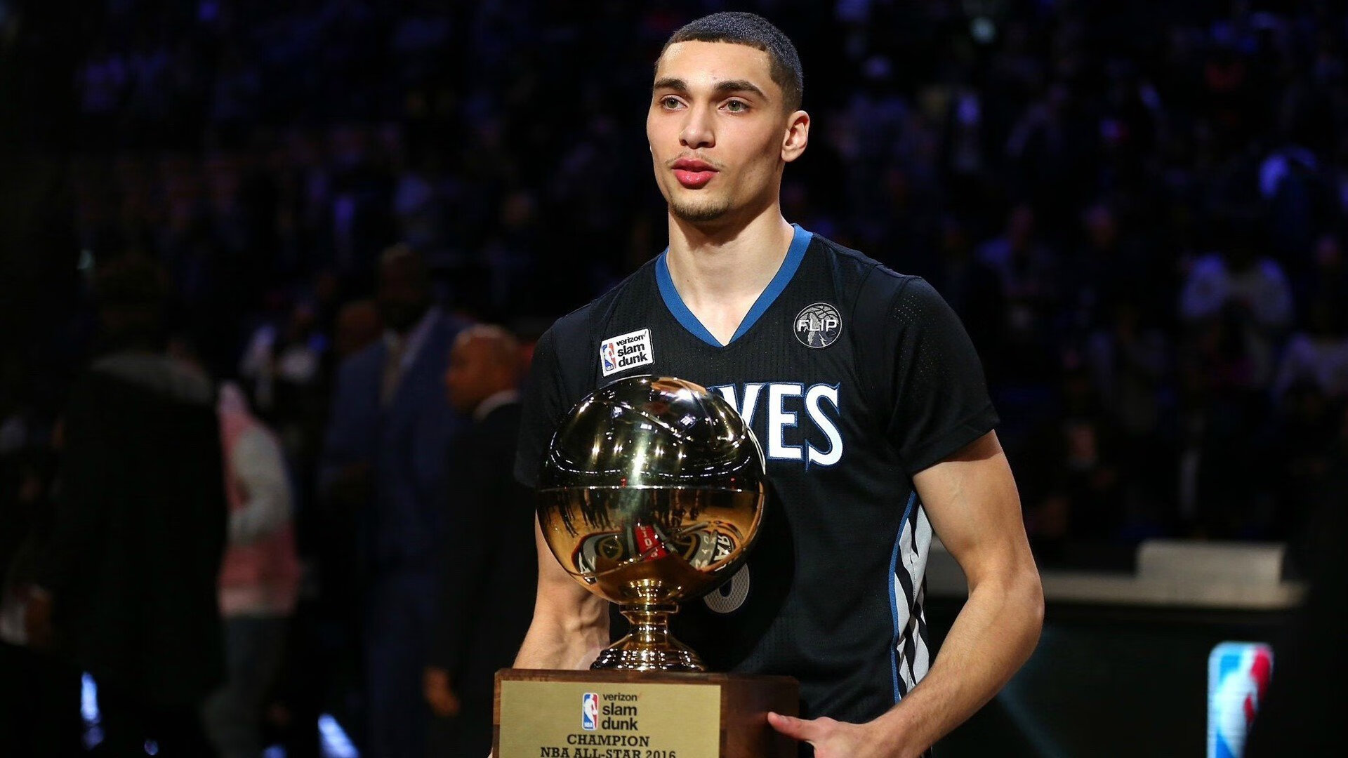 拜仁锋霸主宰战局，莱万关键先生助德国豪门完胜瑞士