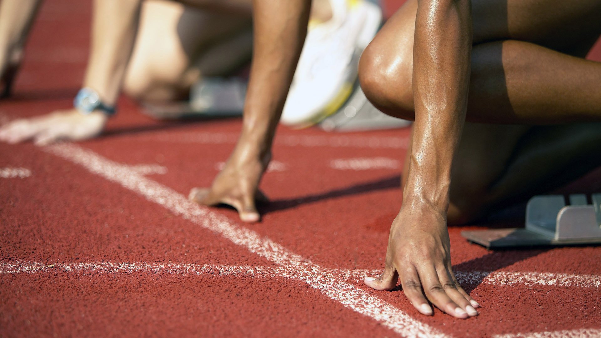 法拉利完胜红牛二队，勒克莱尔高光表现点燃赛道